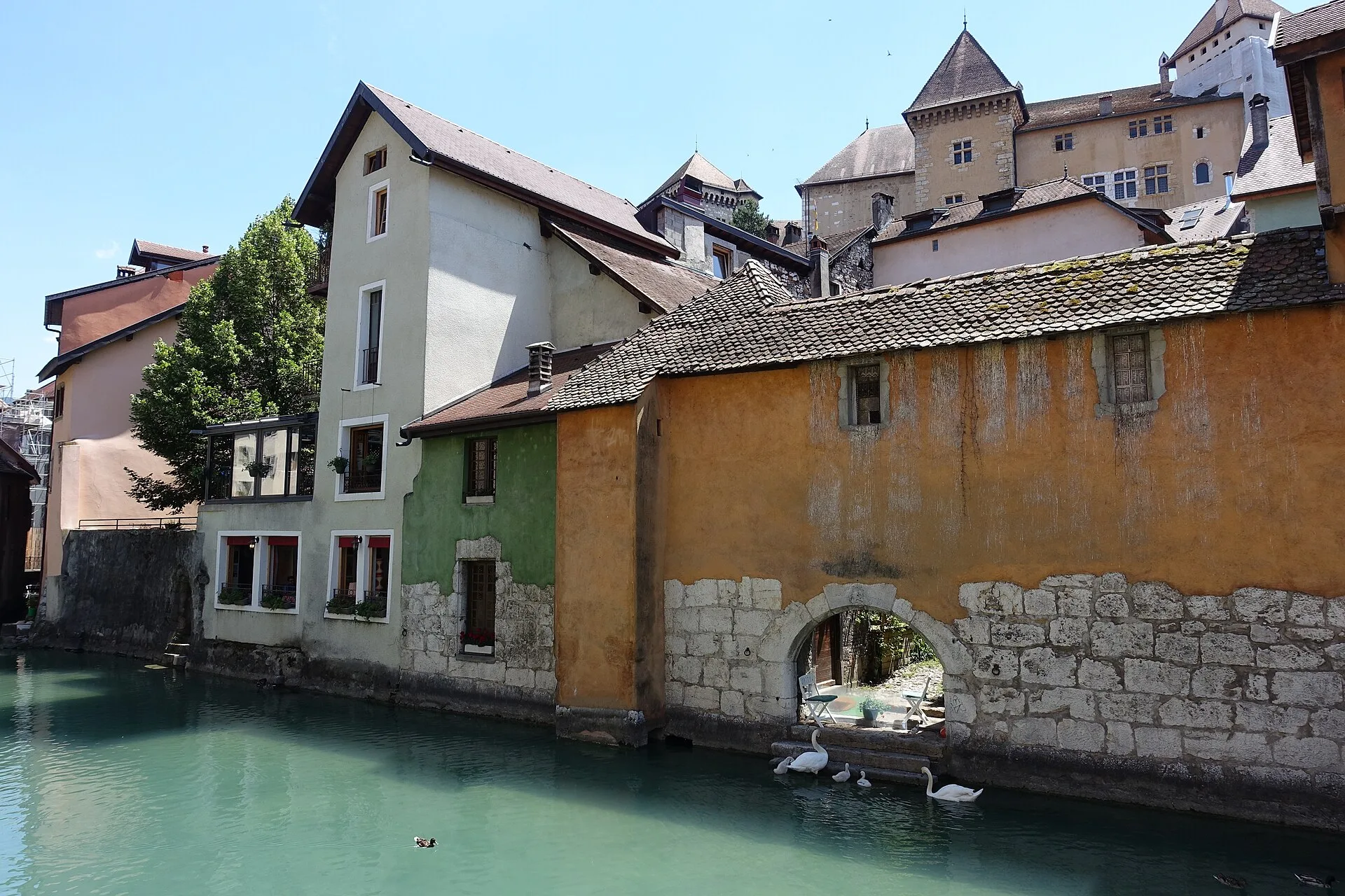️ Dormir dans la vieille ville : le charme au pied des canaux